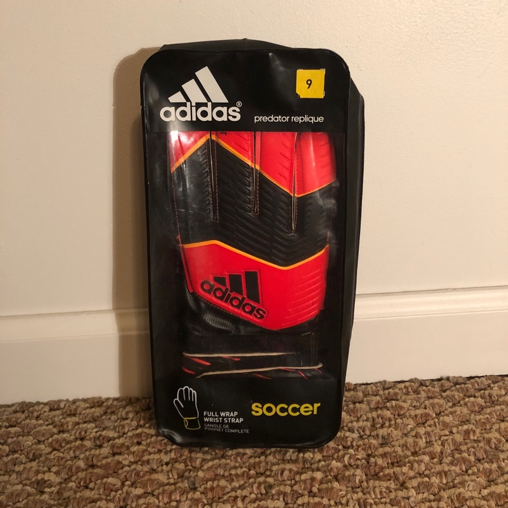 NWT Adidas Predator replique Goalie Gloves